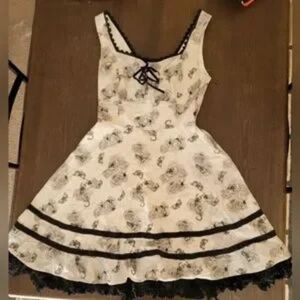 Hot Topic Black and White Floral Dress